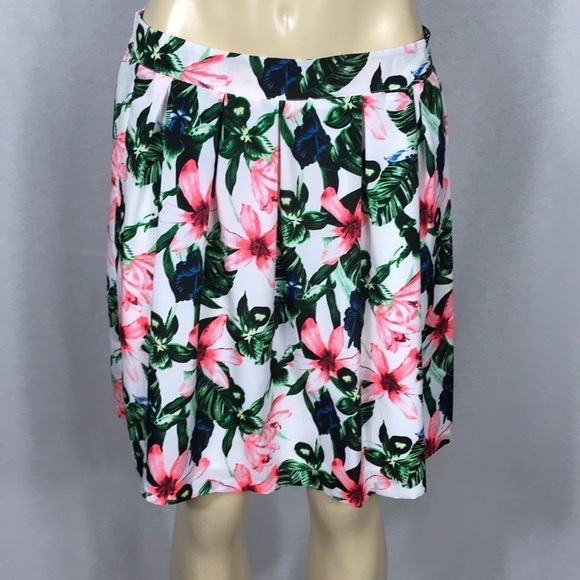 Vince Camuto Dresses & Skirts - Vince Camuto Size 6 Spring Floral Print & Zipper Closure Skirt. New With Tags.